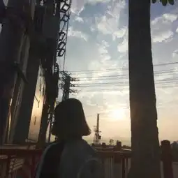 短发气质女生微信头像美女高冷遗憾总和年轻绑在一起