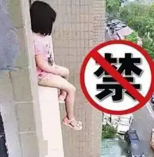 揪心永安一15岁男孩发生坠楼,伤势严重困在二楼外侧平台,幸得邻居发现及时救治