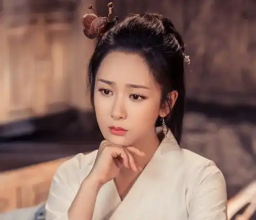 杨紫深夜吃火锅,瘦了十几斤的小猴子,又要一路胖回去了