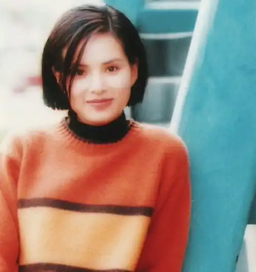 首次公开年龄,至今未婚的李若彤有多自律