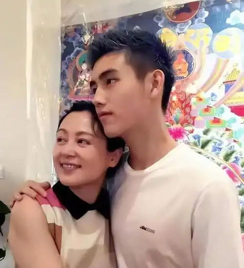 她被称为大陆第一美人,两大名导为其着迷,今55岁活得像25岁