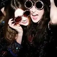 求几张戴眼镜的女生头像,不要太非主流的,可爱一点