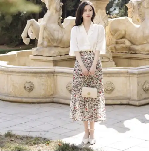 碎花裙小白鞋,春夏必备穿搭,清新减龄首选