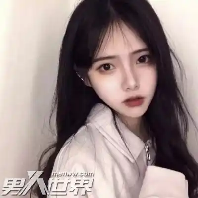 女生在约会的时候当面涂口红你能接受这种行为吗