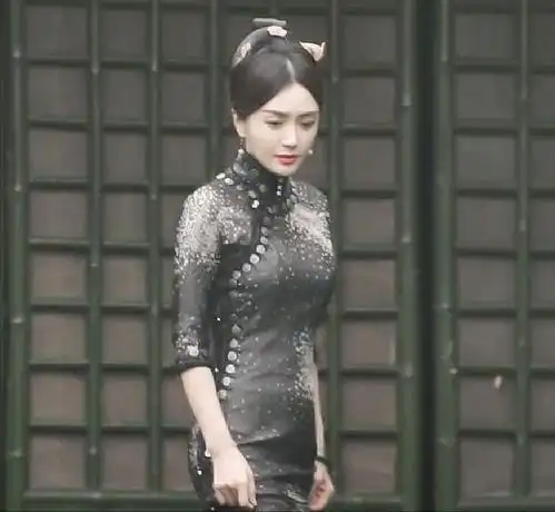 陪黄晓明度过低谷,又为陆川散尽家财,琼女郎秦岚为何单身至今