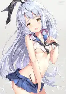 我想要几张笑着流泪的二次元女性图片,温柔又哀伤的感觉