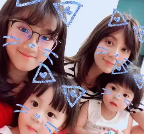 有一种大眼睛是贾静雯的女儿,咘咘最像妈,梧桐妹正脸也很美