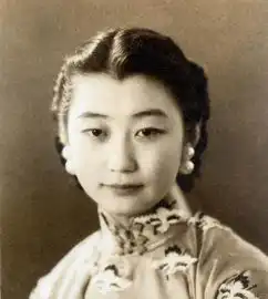 这个太监意外看到溥仪和婉容亲热,仔细一看才发现皇后的可怜