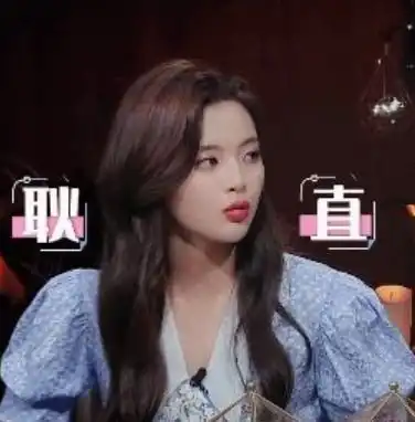 锦鲤女孩杨超越恋爱了双方留言引网友热议,花园照似洋娃娃