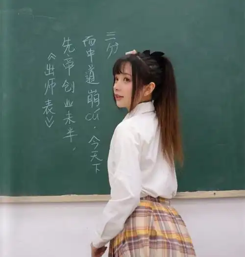 jk少女摆拍被吐槽有伤风化,同样是摆拍,为何coser就无人吐槽