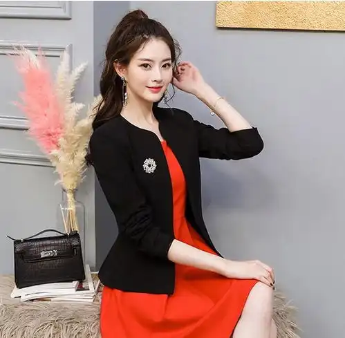 比起男人的西装,女士西装不只是正装,更应该拥有美丽