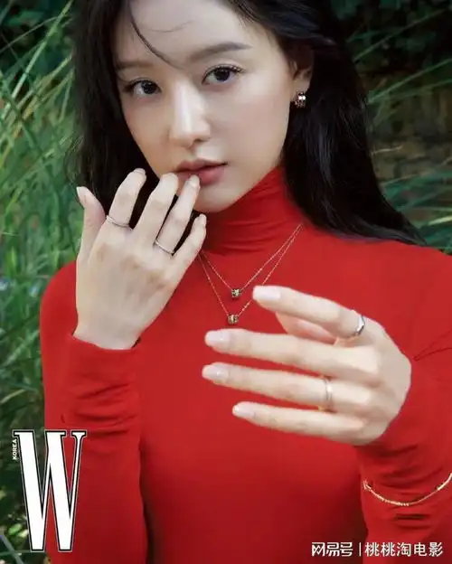 眼泪女王金智媛韩版vogue封面大片,精致贵气画面养眼
