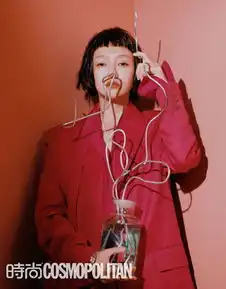 大s挑战狗啃式齐耳短发,鬼马精灵让人眼前一亮,少女感十足
