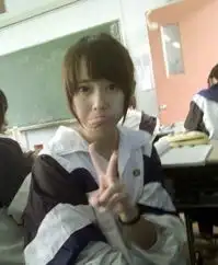 网友晒心中最美校服女生