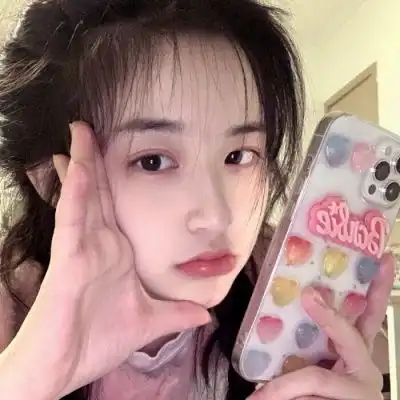 女生头像带花真人阿贵