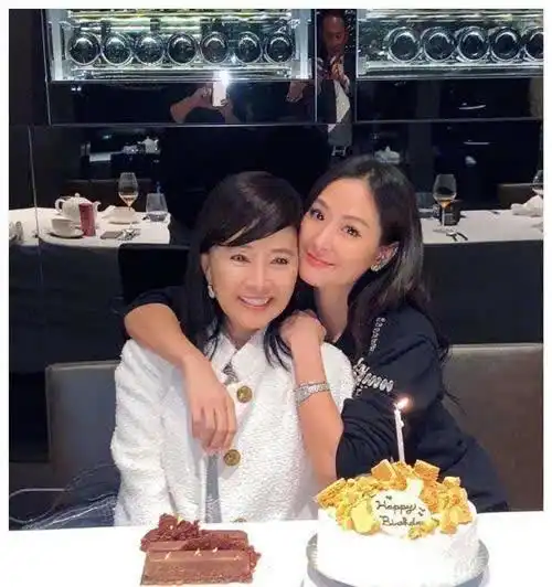 日本最痴情的富豪,默默暗恋中国女神30年,55岁终抱得美人归