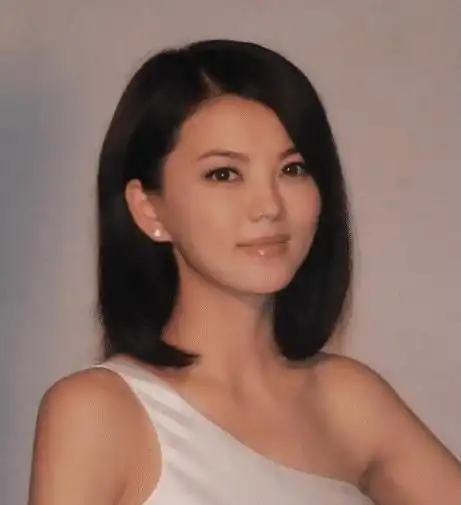 被假富豪骗的5位女星,黄奕被抛弃,她被骗财骗色损失5个亿