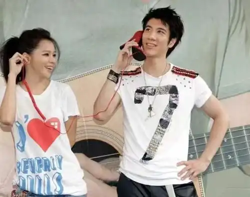 李靓蕾发文曝王力宏婚内出轨周杰伦ins取关,章泽天点赞吃瓜