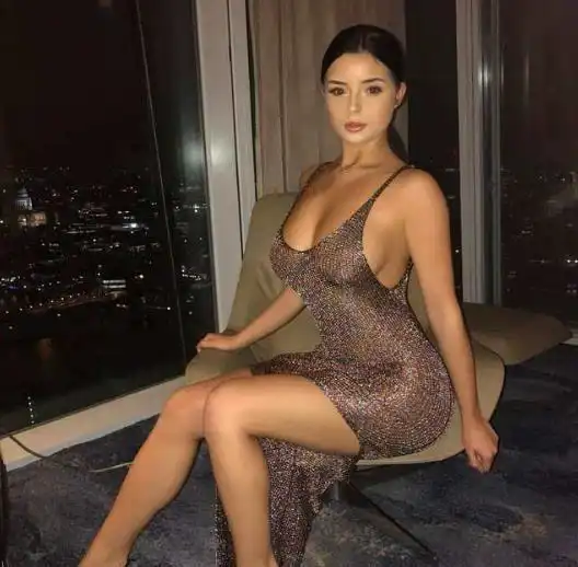 她被评为全球性感女孩,身高157却成了顶级超模,看看她的身材吧