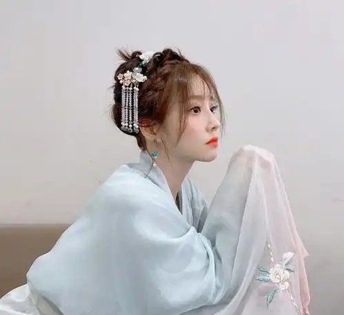 冯提莫宝贝有戏中展现个性,当导师也很可,真的是全能