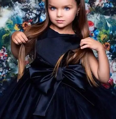 全世界最美的小姑娘,6岁的她用一双蓝色的眼睛征服了世界