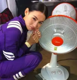 张柏芝嘟嘴卖萌生活自拍照曝光
