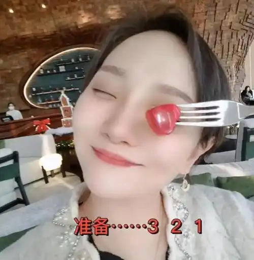 回顾18年女孩患癌,医生说活不过6个月,她卖房求生只为多活1天