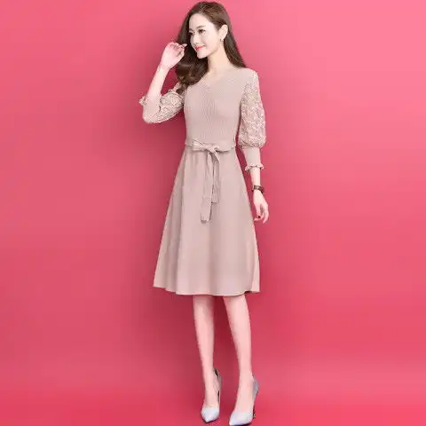 还穿套装五一放假穿新上架气质女装出游玩,连背影都美出新高度