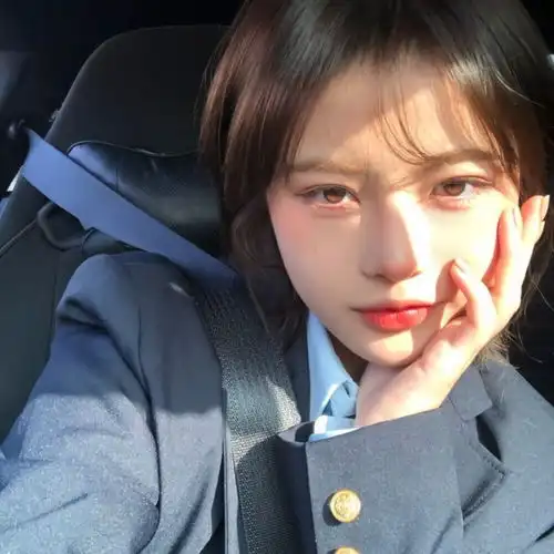 普通自然真人头像女侧脸