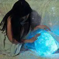 女生拿着星星灯的头像微信头像图片大全