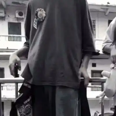 半身情侣头像不露脸一对姐就爱淑女怎么了