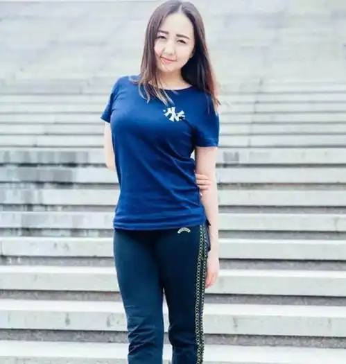 美女体操冠军,退役上电视找工作,曾迷恋李易峰,现疑似感情生变