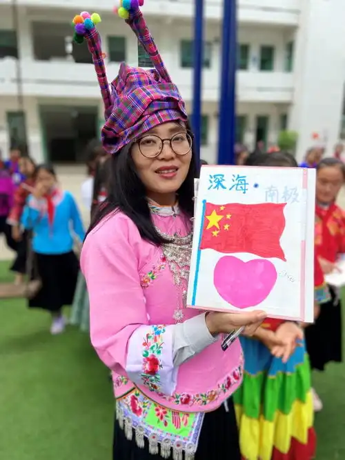 女科学家走进西部少数民族女童班与女童一起探索科学之美