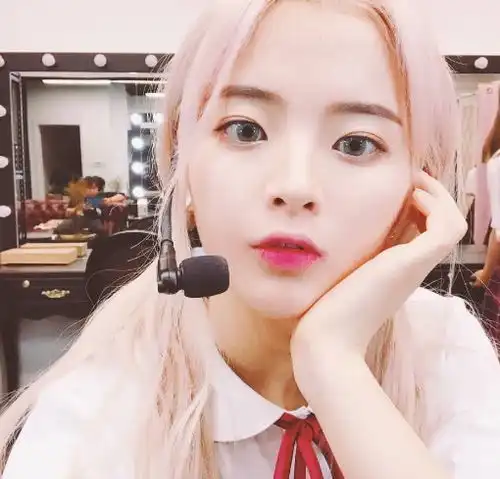 angelababy杨超越g社生图angelababy杨超越g社生图引热议,你觉得谁扛住了镜头