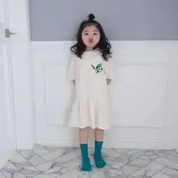 为女儿的时尚方向做好准备,小美妞的清新派穿搭小编表示已被萌化