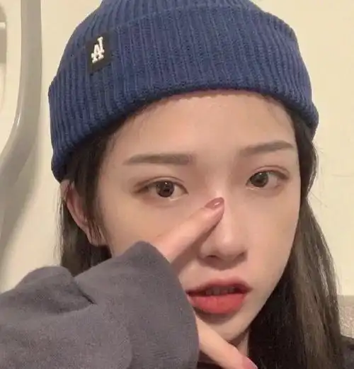 跟谁都不来电,跟谁都能调情,知情知趣知进退没什么大原则,只要