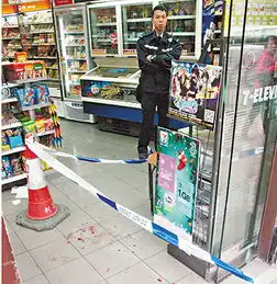 乌克兰少女情困后巷自插多刀