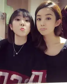 赵丽颖新片演邓超妈妈,一个细节表明她真的单身
