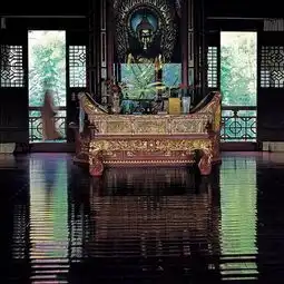 寺院里出现的女施主