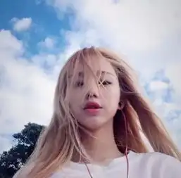 想知道她的微博号,很喜欢她,想知道是谁