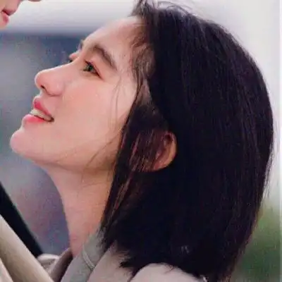 最近假装有对象头像火了我有辣条和酒,就问你跟不跟我走