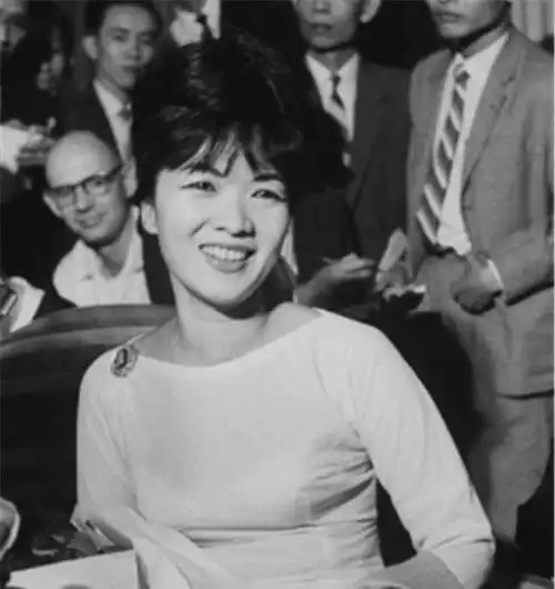 南越第一夫人陈丽春嫁母亲情人,女儿遇车祸,父母被勒死