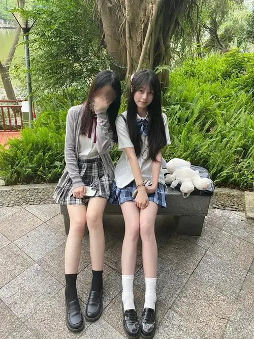 穿jk甜美可爱高挑小美女