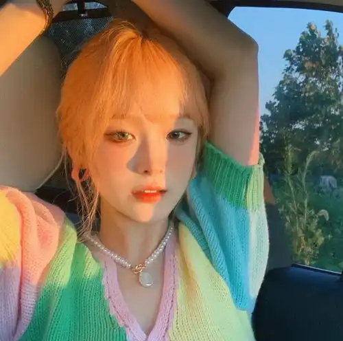 头像女生慵懒风离婚后