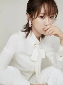 简约女孩穿搭范本单色调穿搭才是王道,看杨紫如果演绎轻熟女