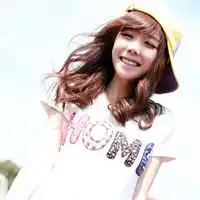 发给我关于这个女生的头像