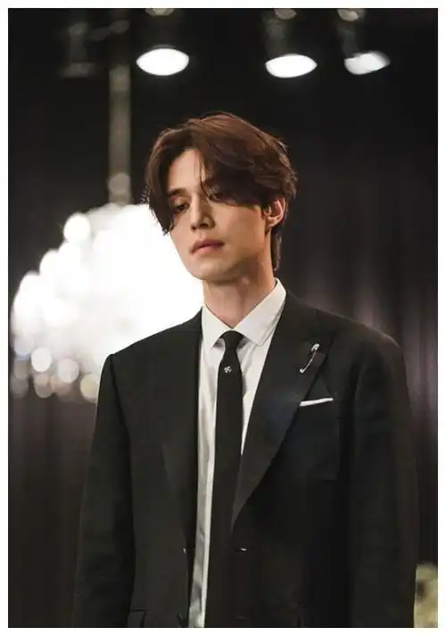 片约不断告别九尾狐,李栋旭变身讲师,投身电影拍摄