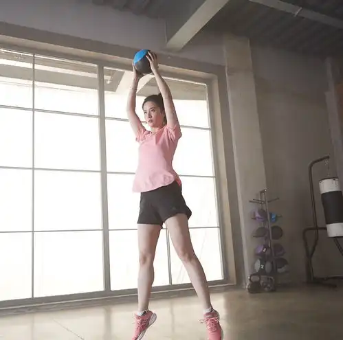 刘亦菲也太少女了吧粉色上衣搭配黑色短裤,看上去居家又减龄