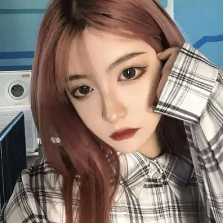 好看的女生头像真人表情有点可爱又有点冷酷的