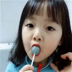 萌萌的可爱短发小女孩微信头像12